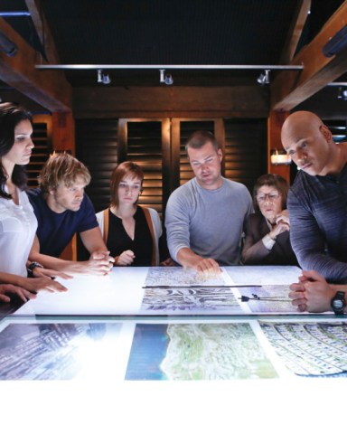 The NCIS: LA team in the OPS center discussing a case. Pictured: Miguel Ferrer (NCIS Assistant Director Owen Granger). Daniela Ruah (Special Agent Kensi Blye), Eric Christian Olsen (LAPD Liaison Marty Deeks), Renne Felice Smith (Intelligence Analyst Nell Jones), Eric Christian Olsen (LAPD Liaison Marty Deeks), Chris O'Donnell (Special Agent G. Callen), Linda Hunt (Henrietta "Hetty" Lange), LL COOL J (Special Agent Sam Hanna), Barrett Foa (Tech Operator Eric Beale). NCIS: LOS ANGELES airs Tuesdays, (9:00-10:00 PM, ET/PT) on the CBS Television Network.  Photo: Cliff Lipson/CBS ©2013 CBS Broadcasting, Inc. All Rights Reserved.