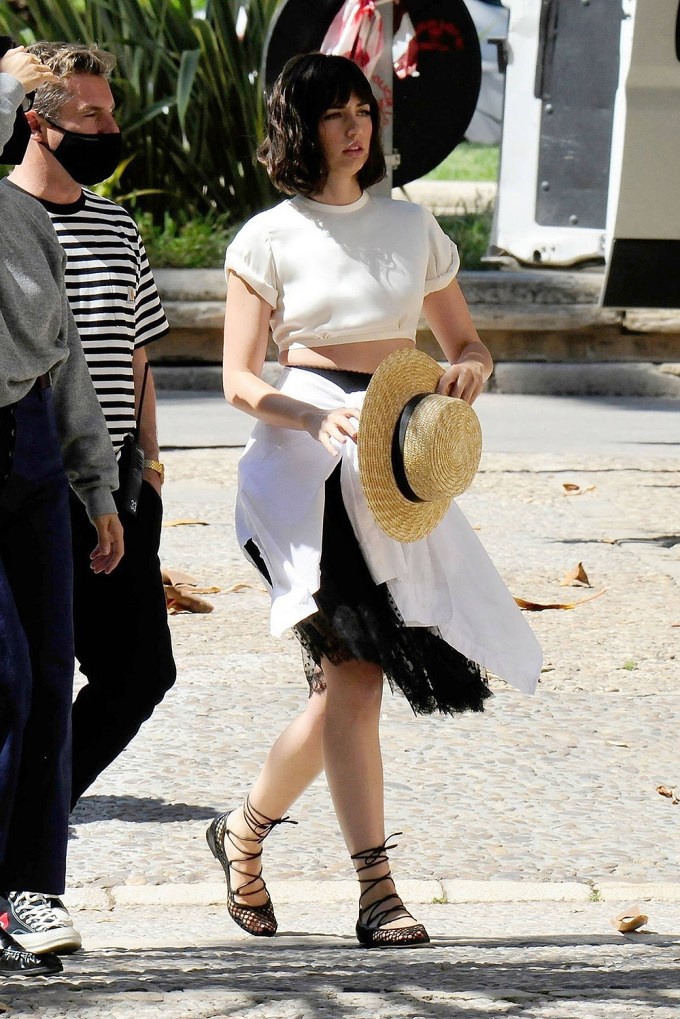 Ana De Armas wears Tamara Mellon