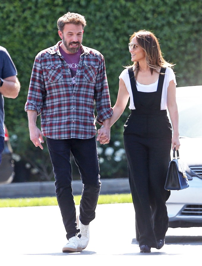 Jennifer Lopez & Ben Affleck Picking Up Her Daughter