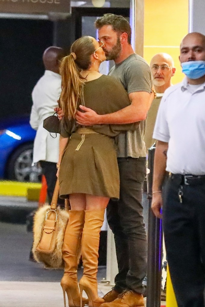 Jennifer Lopez & Ben Affleck Kiss At Soho House