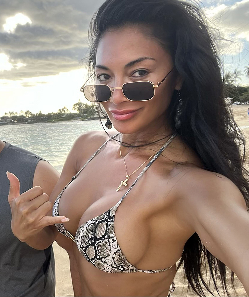 *EXCLUSIVE* After announcing her engagement to beau Thom Evans, 44-year-old Pussycat Doll Nicole Scherzinger is seen having a little fun in the sun on the beach during her sun-soaked holiday in Hawaii