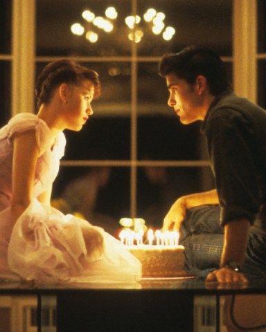 SIXTEEN CANDLES, Molly Ringwald, Michael Schoeffling, 1984. (c)Universal Pictures/ Courtesy: Everett Collection.