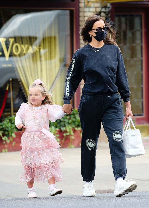 Irina Shayk with her daughter