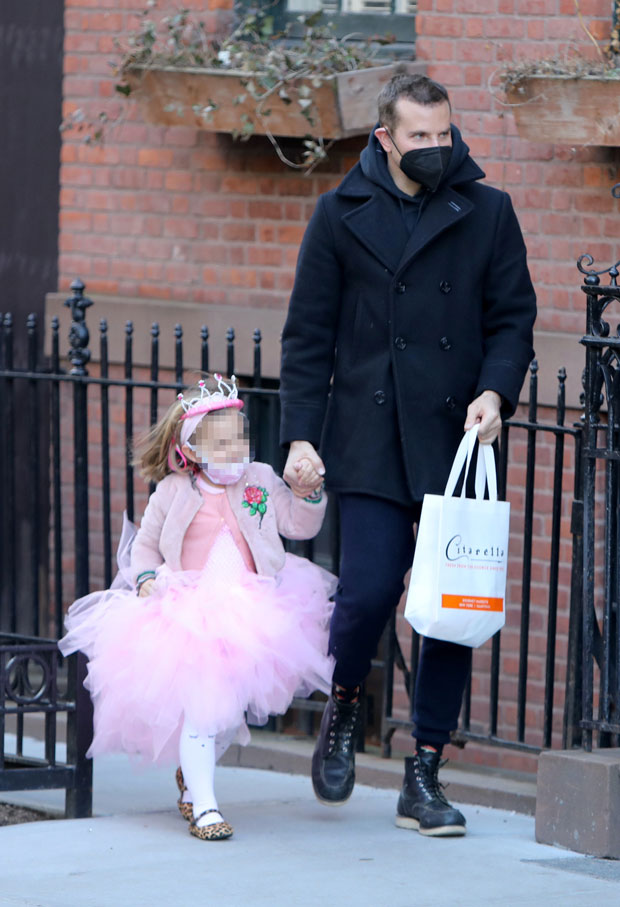 Bradley Cooper with his daughter