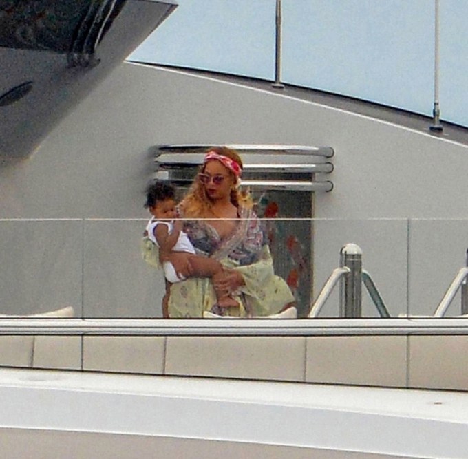 Rumi Carter & Sir Carter