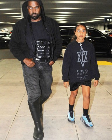 Ye is seen picking up daughter North from basketball practice on day of court decision & then head to the mall for some daddy daughter time together.

Pictured: Ye,Kanye West,North West
Ref: SPL5506635 291122 NON-EXCLUSIVE
Picture by: SplashNews.com

Splash News and Pictures
USA: +1 310-525-5808
London: +44 (0)20 8126 1009
Berlin: +49 175 3764 166
photodesk@splashnews.com

World Rights