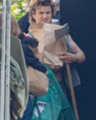 Atlanta, GA  - *EXCLUSIVE*  - The Cast of 'Stranger Things' prepares for War as the main cast plus 3 new members get into character to film the next season while on location, in Atlanta and from the look of it, things are about to get real! A shirtless Joe Kerry was seen bruised as they prepared to film a battle scene with Natalia Dyer holding a shotgun. Sadie Sink, Maya Hawk and new cast members are scene in these new images! *Shot on June 14, 2021*

Pictured: Joe Keery

BACKGRID USA 15 JUNE 2021 

USA: +1 310 798 9111 / usasales@backgrid.com

UK: +44 208 344 2007 / uksales@backgrid.com

*UK Clients - Pictures Containing Children
Please Pixelate Face Prior To Publication*