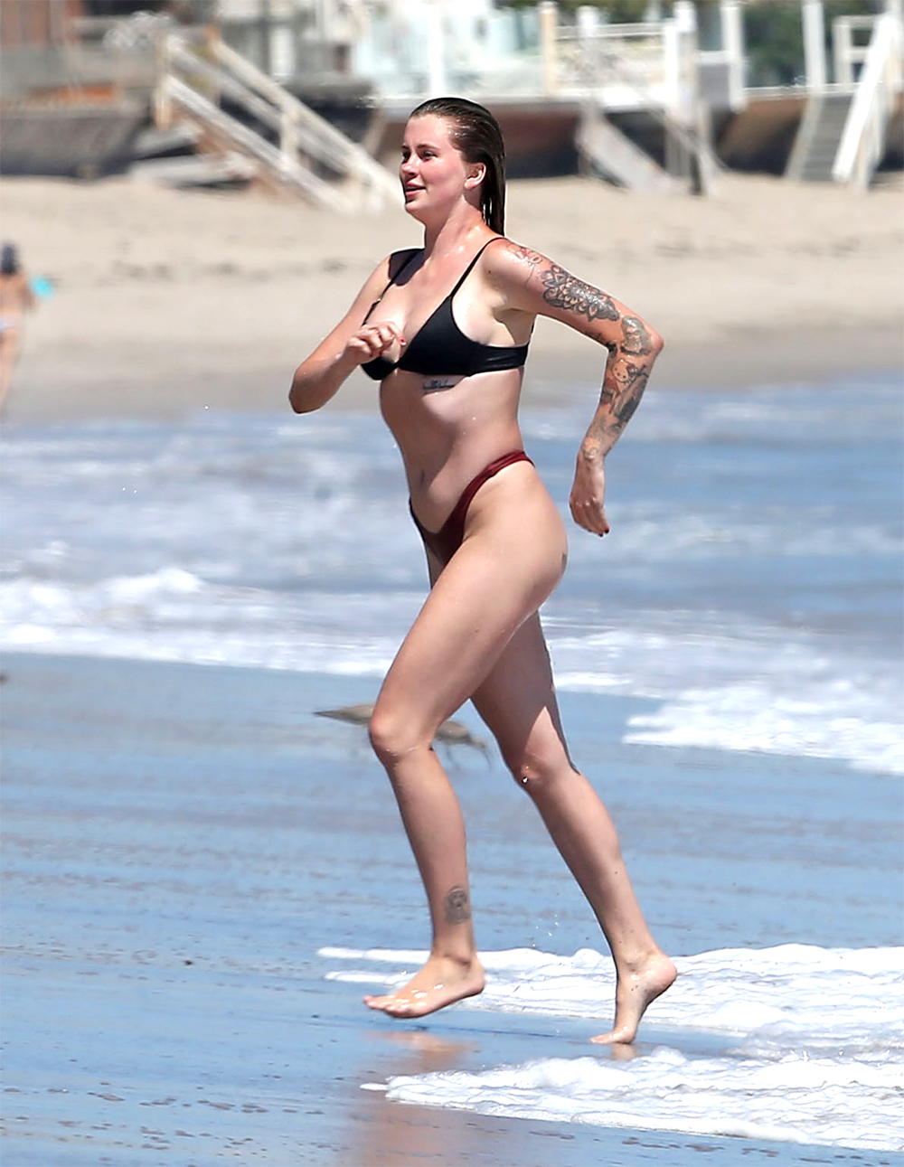Ireland Baldwin at the beach with friendsPictured: Ireland BaldwinRef: SPL5177948 170720 NON-EXCLUSIVEPicture by: ENT / SplashNews.comSplash News and PicturesUSA: +1 310-525-5808London: +44 (0)20 8126 1009Berlin: +49 175 3764 166photodesk@splashnews.comWorld Rights, No France Rights, No Italy Rights, No Japan Rights