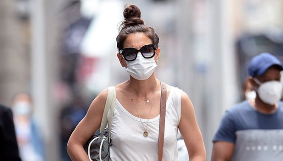 Katie Holmes Baggy Jeans Photos