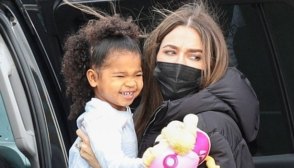 khloe kardashian and daughter true
