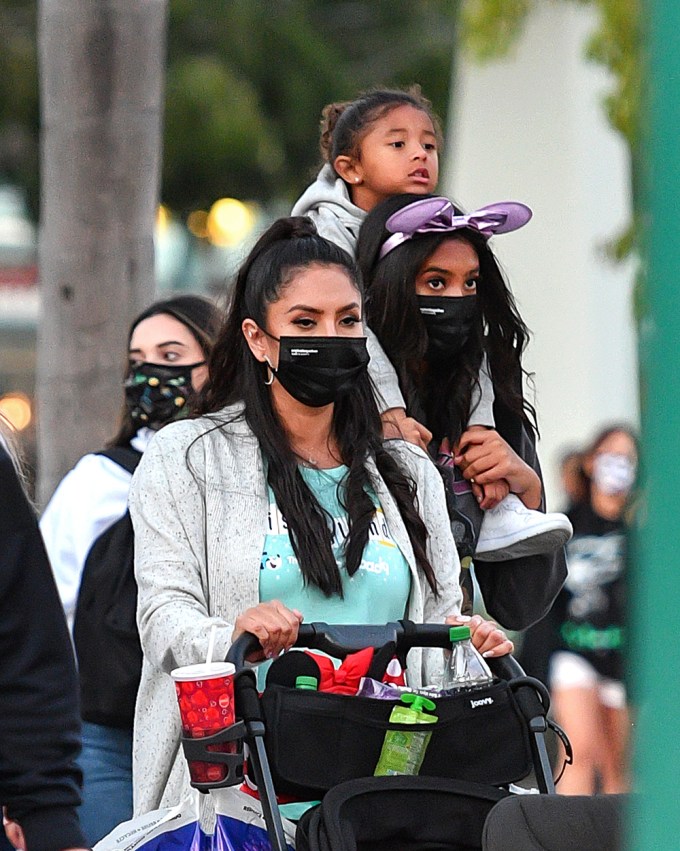 Vanessa Bryant & Daughters On Mother’s Day