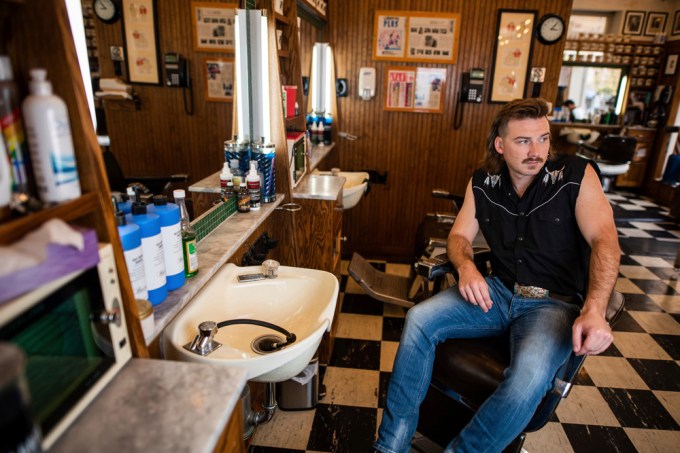 Morgan Wallen at a barber shop