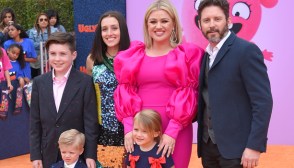 Kelly Clarkson's family