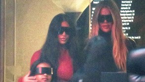 Khloe Kardashian, Kim Kardashian