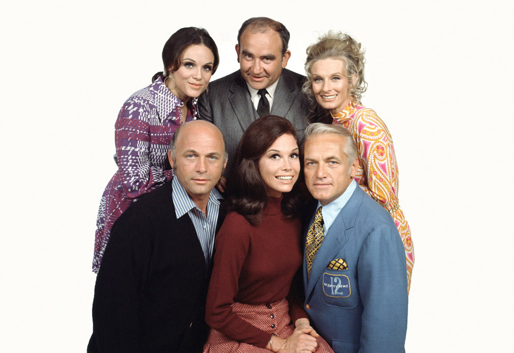 THE MARY TYLER MOORE SHOW, top from left: Valerie Harper, Ed Asner, Cloris Leachman; bottom: Gavin MacLeod, Mary Tyler Moore, Ted Knight,(1972), 1970-77.