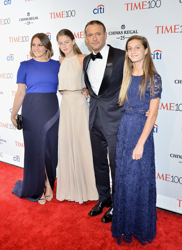 Tim McGraw and his daughters.