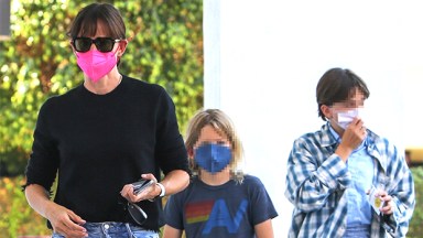 Jennifer Garner with her kids