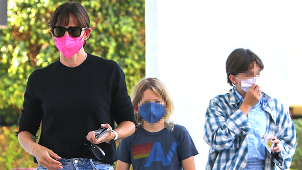 Jennifer Garner with her kids