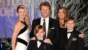 jon bon jovi with his wife and kids