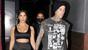 Travis Barker Kourtney Kardashian kiss neck