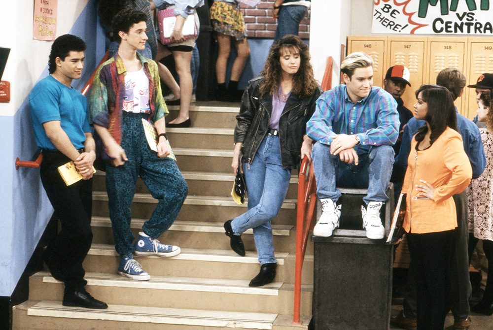 SAVED BY THE BELL, from left: Mario Lopez, Dustin Diamond, Leanna Creel, Mark-Paul Gosselaar, Lark Voorhies, (Season 4, 1992), 1989-1992. photo: Paul Drinkwater / ©NBC / courtesy Everett Collection