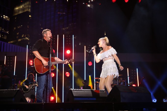 Blake Shelton & Gwen Stefani Onstage