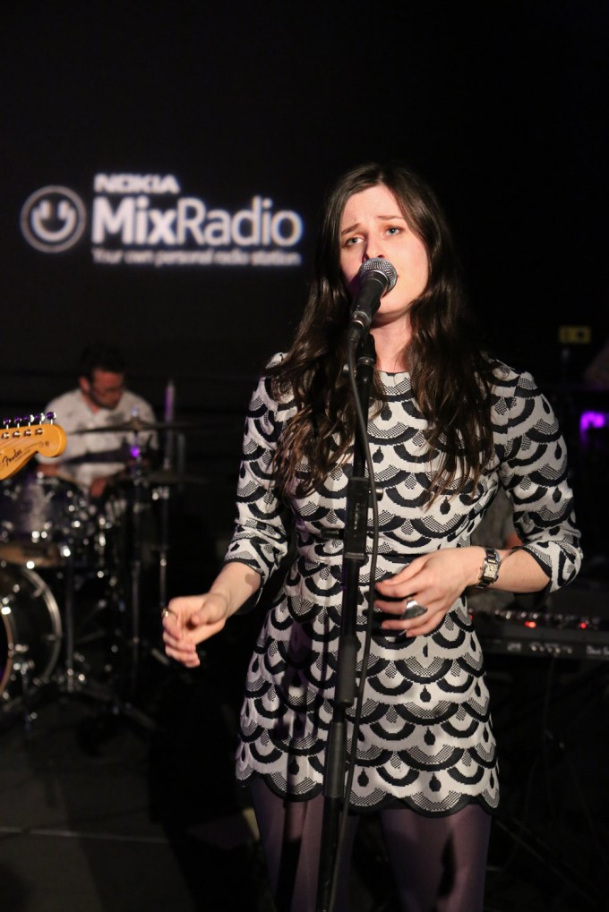 Sasha Spielberg Performing With Brother Theo in 2014