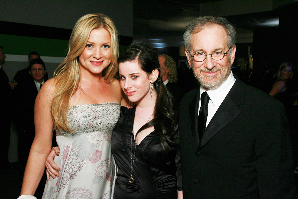 Jessica Capshaw, Sasha Spielberg and Steven Spielberg
The 64th Annual Golden Globe Awards, Paramount Party at 9900 Wilshire, Los Angeles, America - 15 Jan 2007
January 15, 2007 - Beverly Hills, CA.
Jessica Capshaw, Sasha Spielberg and Steven Spielberg .
Paramount Golden Globe Party held at 9900 Wilshire in Beverly Hills .
Photo be Alex Berliner ® Berliner Studio/ BEImages 
*** EXCLUSIVE *** EXCLUSIVE *** EXCLUSIVE ***