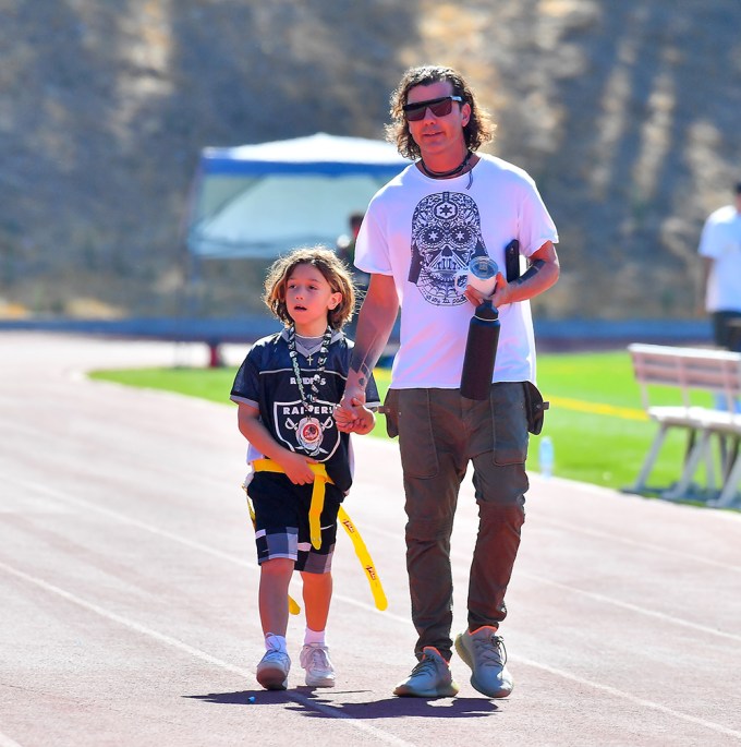 Gavin Rossdale & Apollo Rossdale gio to a Football Game in August 2021.