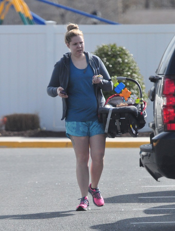 Kailyn Lowry Out And About With Son Lincoln