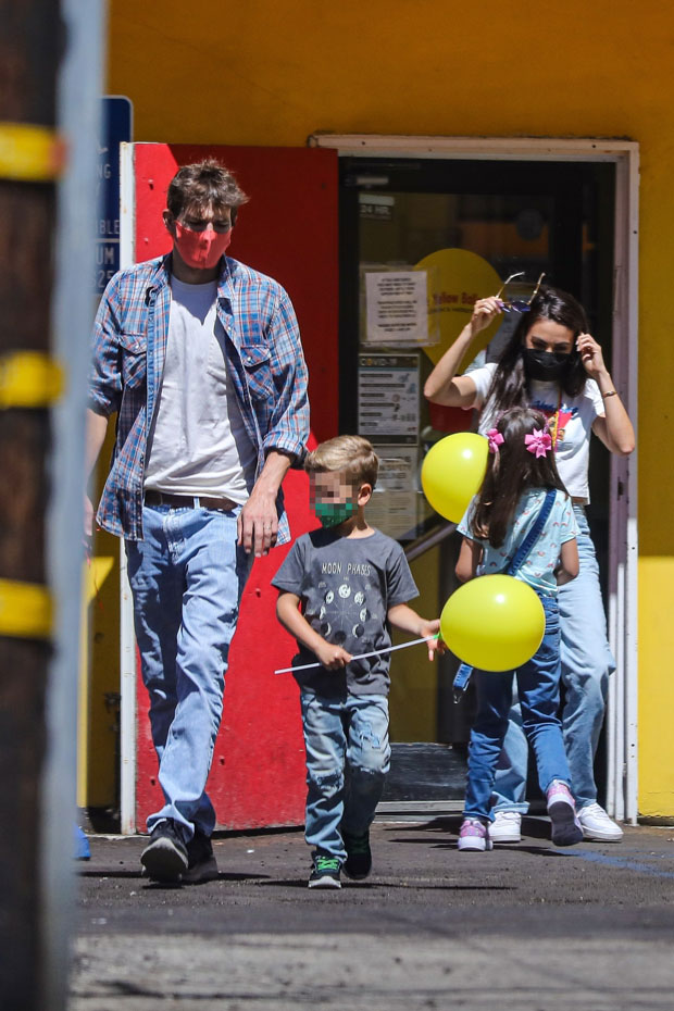 mila kunis, ashton kutcher, and their two kids