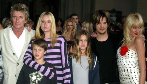Rod Stewart with his kids