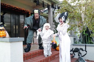 EXCLUSIVE: Heidi and Spencer Pratt get into the Halloween spirit as they take Gunner trick or treating in the Pacific Palisades,. 31 Oct 2021 Pictured: Heidi and Spencer Pratt get into the Halloween spirit as they take Gunner trick or treating in the Pacific Palisades,. Photo credit: MEGA TheMegaAgency.com +1 888 505 6342 (Mega Agency TagID: MEGA801274_001.jpg) [Photo via Mega Agency]