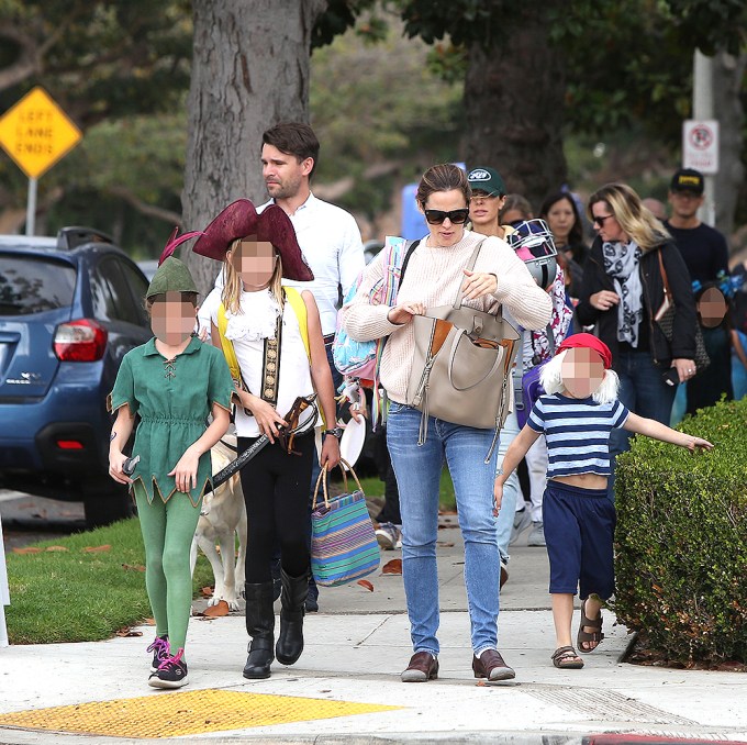 Jennifer Garner’s Kids As Peter Pan & Captain Hook