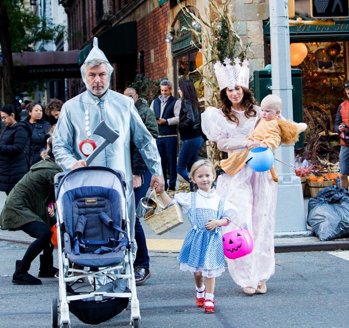 Alec & Hilaria Baldwin’s Kids As ‘The Wizard Of Oz’