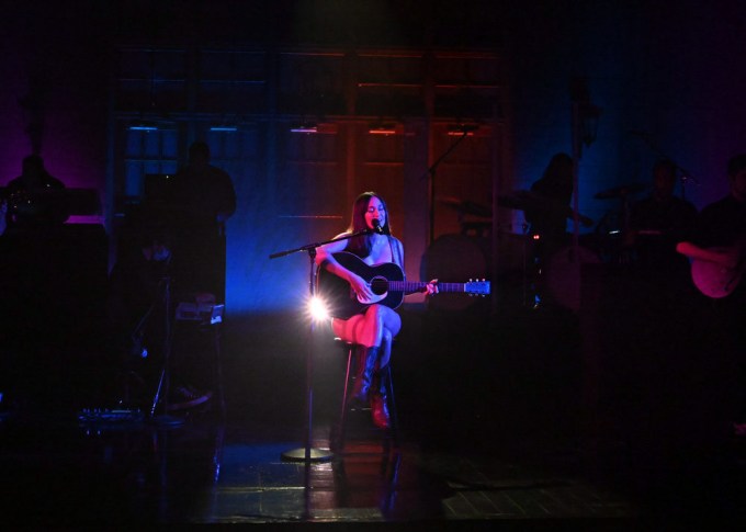 Kacey Musgraves performs ‘Justified’