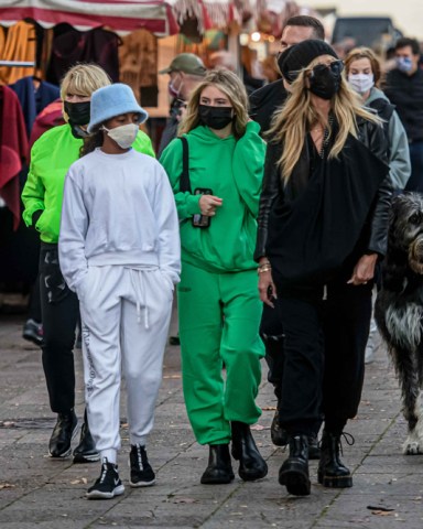 Erna Klum, Lou Sulola Samuel, Helene Leni Boshoven Samuel, Heidi Klum, Heidi Klum goes sightseeing with family in Berlin
Heidi Klum out and about, Berlin, Germany - 25 Oct 2020