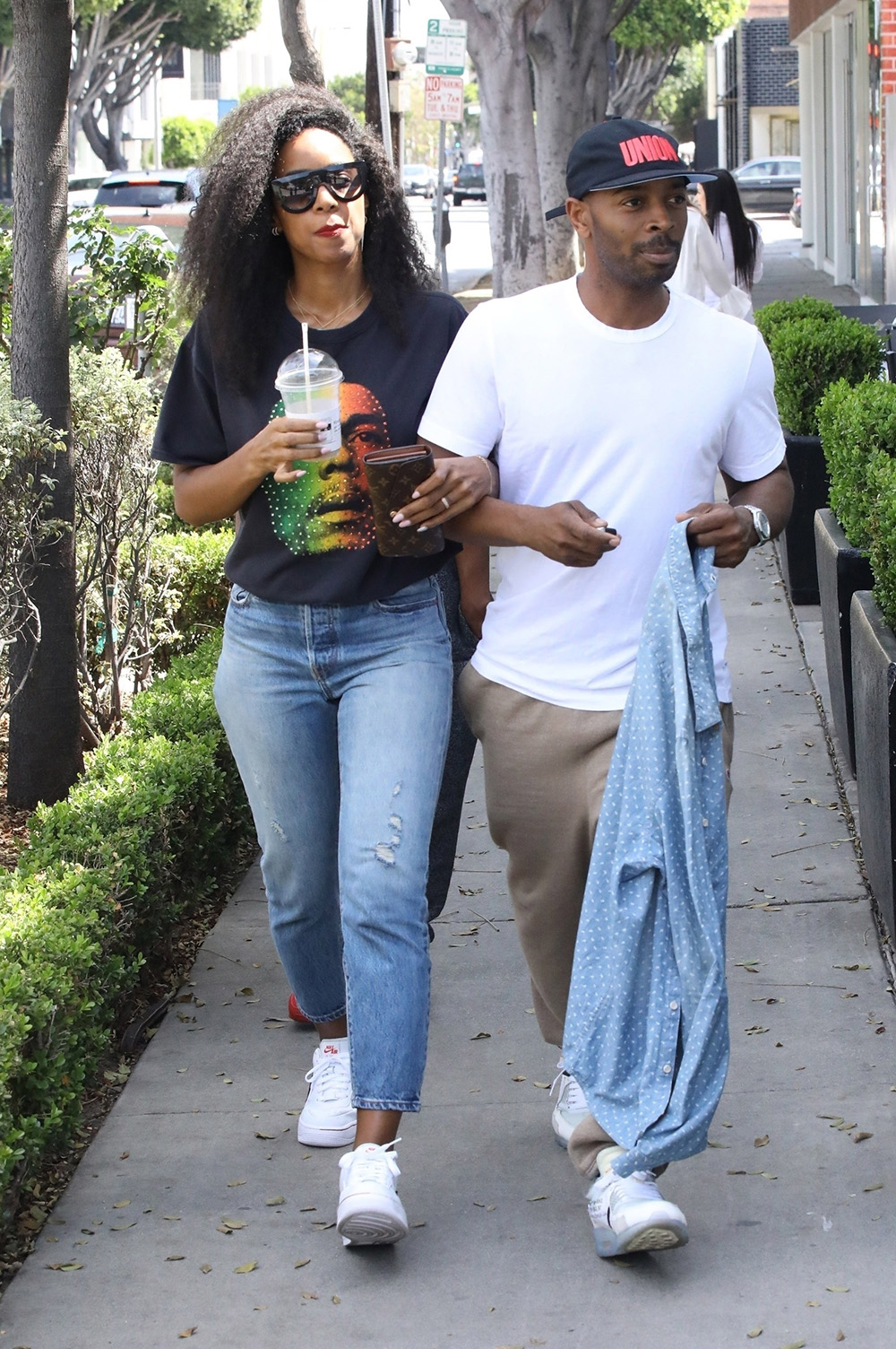 Kelly Rowland looks casual as she goes furniture shopping with her husband