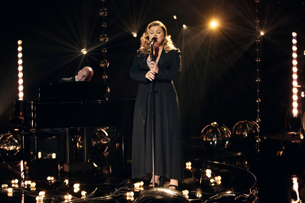 Kelly Clarkson Presents When Christmas Comes Around - Season 2021