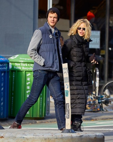 Meg Ryan spotted out and about with son Jack Quaid in NYC

Pictured: Meg Ryan,Jack Quaid,Meg Ryan
Jack Quaid
Ref: SPL1397304 221116 NON-EXCLUSIVE
Picture by: SplashNews.com

Splash News and Pictures
USA: +1 310-525-5808
London: +44 (0)20 8126 1009
Berlin: +49 175 3764 166
photodesk@splashnews.com

World Rights