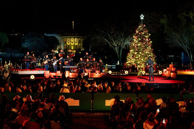 Keb’ Mo’ performs for the Bidens at the National Christmas Tree lighting ceremony at the White House