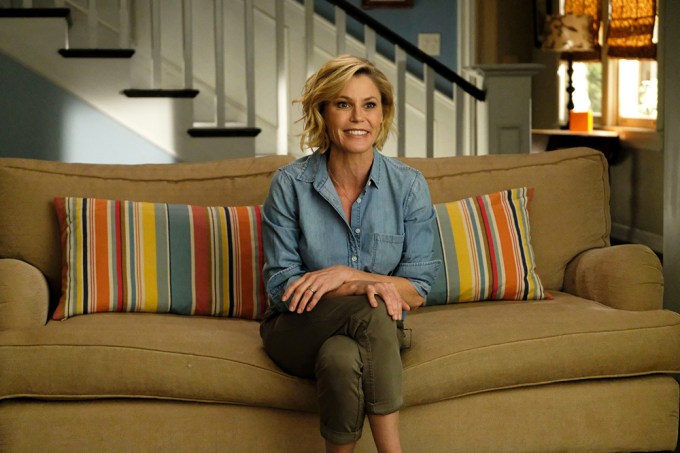 Julie Bowen Poses For ‘Modern Family’