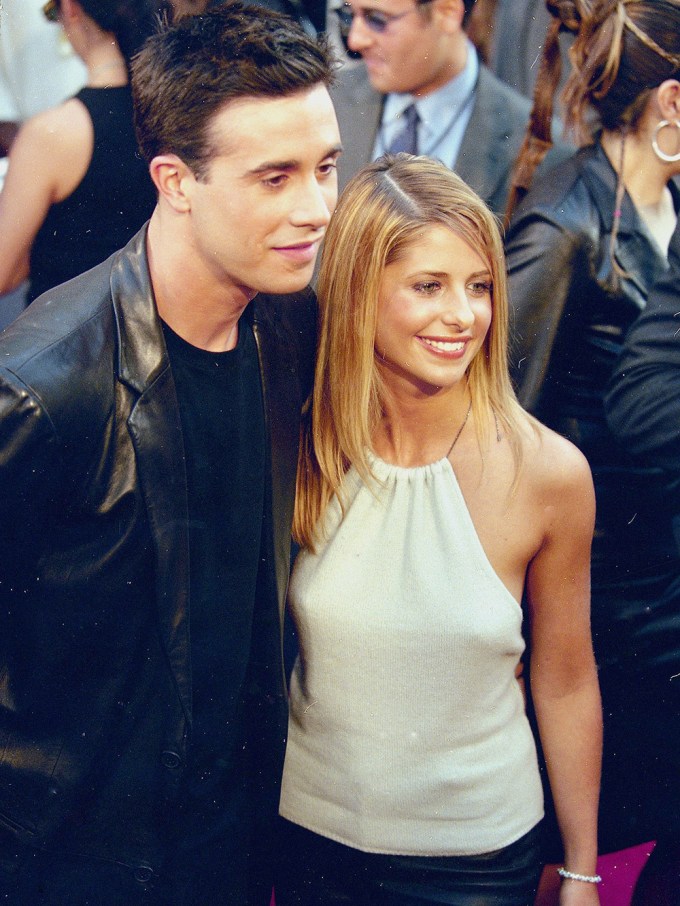 Sarah Michelle Gellar & Freddie Prinze Jr. In 2000