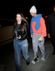 Beverly Hills, CA  - Justin Bieber sags showing his underwear as he and his mother Pattie arrive for a Churchome church service at Saban Theatre in Beverly Hills.

Pictured: Justin Bieber

BACKGRID USA 30 NOVEMBER 2022 

USA: +1 310 798 9111 / usasales@backgrid.com

UK: +44 208 344 2007 / uksales@backgrid.com

*UK Clients - Pictures Containing Children
Please Pixelate Face Prior To Publication*