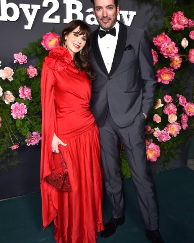 Zooey Deschanel, left, and Jonathan Scott arrive at the 2022 Baby2Baby Gala, at the Pacific Design Center in West Hollywood, Calif
2022 Baby2Baby Gala, West Hollywood, United States - 12 Nov 2022