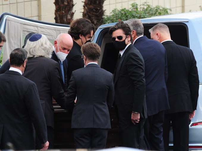 Dave Coulier, John Mayer, John Stamos & Jeff Ross Are Pallbearers At Bob Saget’s Funeral