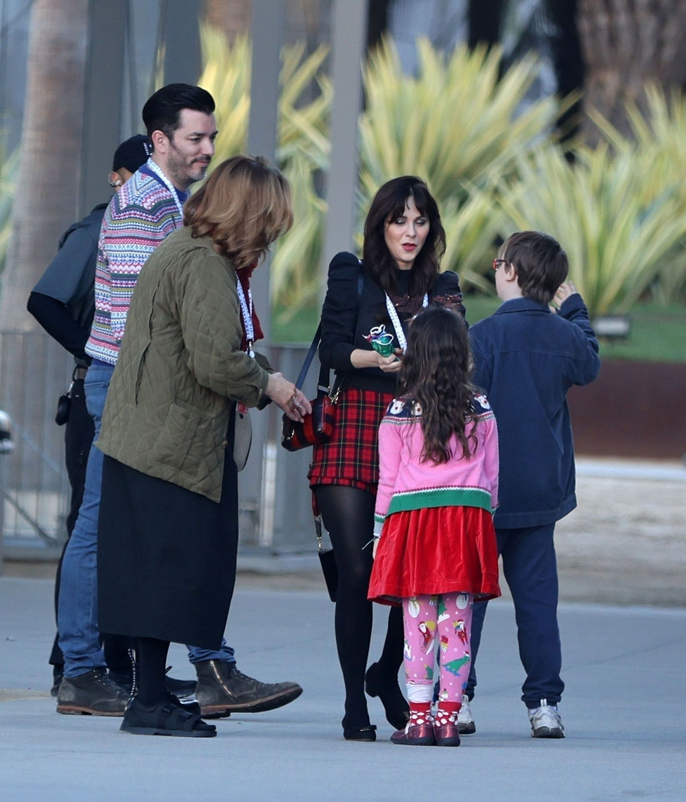 *EXCLUSIVE* Zooey Deschanel and Jonathan Scott spend Christmas Eve at LACMA