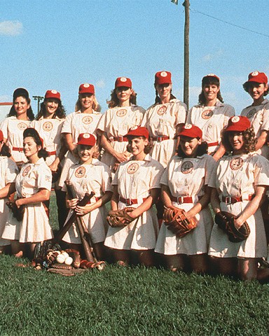 Editorial use only. No book cover usage.Mandatory Credit: Photo by Columbia/Kobal/Shutterstock (5882562g)Ann Cusack, Geena Davis, Tom Hanks, Madonna, Rosie O'Donnell, Patti Pelton, Lori Petty, Tracy Reiner, Sharon Szmidt, Bitty SchramA League Of Their Own - 1992Director: Penny MarshallColumbiaUSAFilm PortraitComedyUne équipe hors du commun