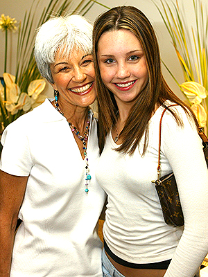 Amanda Bynes, Lynn Bynes