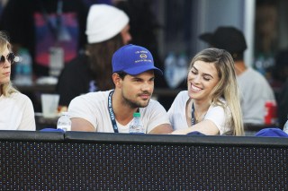 Thursday September 27, 2018; Taylor Lautner out at the Rams game. The Los Angeles Rams defeated the Minnesota Vikings by the final score of 38-31 at the Los Angeles Memorial Coliseum in Los Angeles CA.

Pictured: 
Ref: SPL5028558 270918 NON-EXCLUSIVE
Picture by: London Ent / SplashNews.com

Splash News and Pictures
USA: +1 310-525-5808
London: +44 (0)20 8126 1009
Berlin: +49 175 3764 166
photodesk@splashnews.com

World Rights